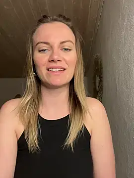 Snapshot of Milla__one chatting on March 4, 2025, 7:32 pm Milla one online show from March 4, 2025, 7:32 pm