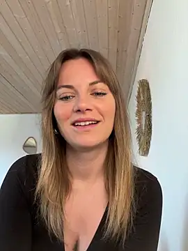 Snapshot of Milla__one chatting on March 6, 2025, 7:57 am Milla one online show from March 6, 2025, 7:57 am