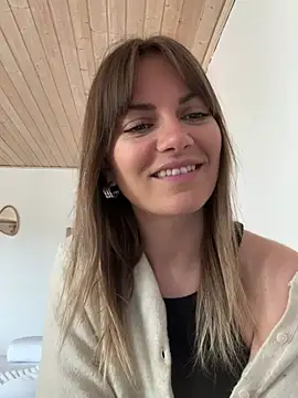 Snapshot of Milla__one chatting on March 10, 2025, 10:04 am Milla one online show from March 10, 2025, 10:04 am