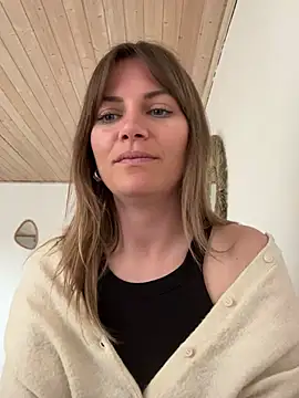 Snapshot of Milla__one chatting on March 10, 2025, 2:26 pm Milla one online show from March 10, 2025, 2:26 pm