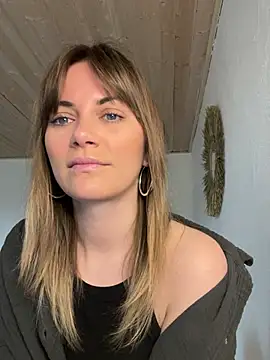 Snapshot of Milla__one chatting on March 11, 2025, 8:20 am Milla one online show from March 11, 2025, 8:20 am