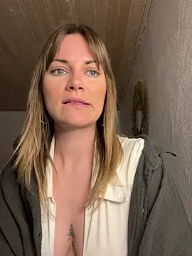 Snapshot of Milla__one chatting on March 11, 2025, 5:13 pm Milla one online show from March 11, 2025, 5:13 pm