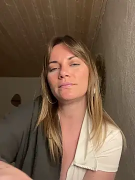 Snapshot of Milla__one chatting on March 11, 2025, 8:20 pm Milla one online show from March 11, 2025, 8:20 pm