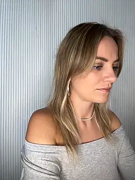 Snapshot of Milla__one chatting on September 12, 2025, 8:14 am Milla one online show from September 12, 2025, 8:14 am