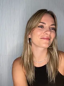 Snapshot of Milla__one chatting on September 15, 2025, 7:52 am Milla one online show from September 15, 2025, 7:52 am