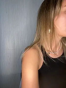 Snapshot of Milla__one chatting on September 17, 2025, 3:35 pm Milla one online show from September 17, 2025, 3:35 pm