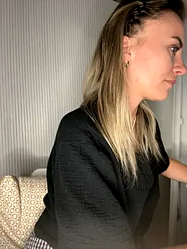 Snapshot of Milla__one chatting on October 19, 2025, 6:08 pm Milla one online show from October 19, 2025, 6:08 pm