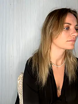 Snapshot of Milla__one chatting on November 4, 2025, 8:24 am Milla one online show from November 4, 2025, 8:24 am