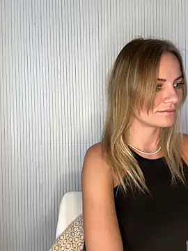 Snapshot of Milla__one chatting on November 6, 2025, 10:38 am Milla one online show from November 6, 2025, 10:38 am