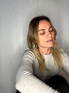 Snapshot of Milla__one chatting on November 9, 2025, 2:15 pm Milla one online show from November 9, 2025, 2:15 pm