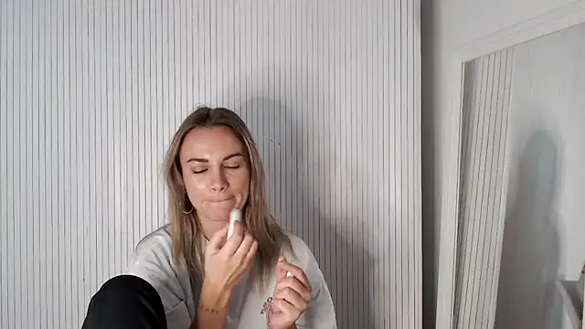 Snapshot of Milla__one chatting on November 12, 2025, 1:55 pm Milla one online show from November 12, 2025, 1:55 pm