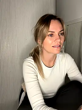 Snapshot of Milla__one chatting on November 13, 2025, 4:39 pm Milla one online show from November 13, 2025, 4:39 pm