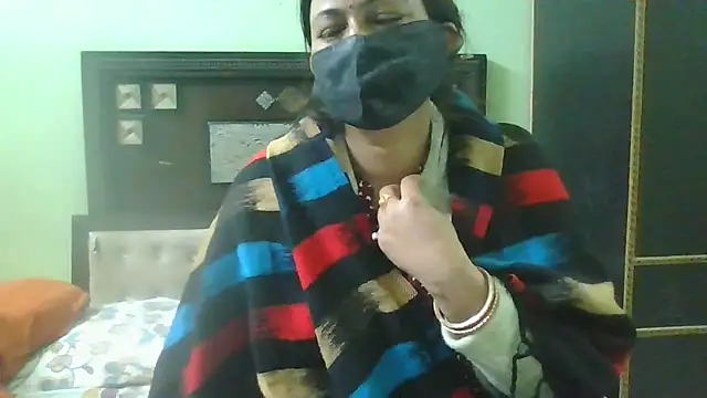 couplesuni online show from February 7, 2025, 10:50 am