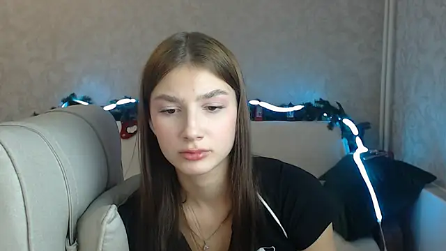 Snapshot of AnaHoney chatting on December 2, 2024, 4:31 am AnaHoney online show from December 2, 2024, 4:31 am