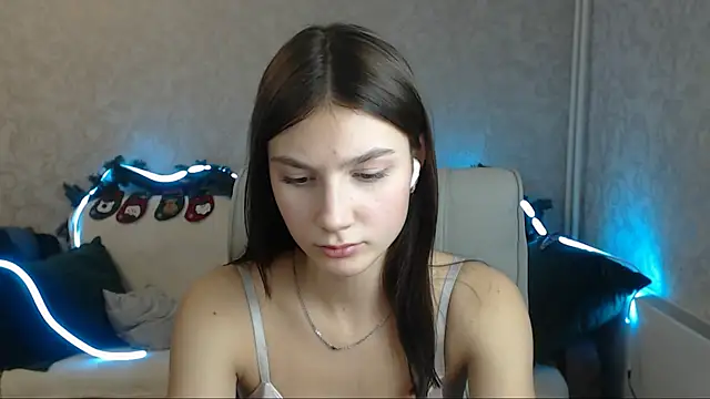 Snapshot of AnaHoney chatting on December 18, 2024, 10:19 am AnaHoney online show from December 18, 2024, 10:19 am