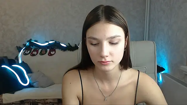 Snapshot of AnaHoney chatting on December 23, 2024, 7:49 am AnaHoney online show from December 23, 2024, 7:49 am