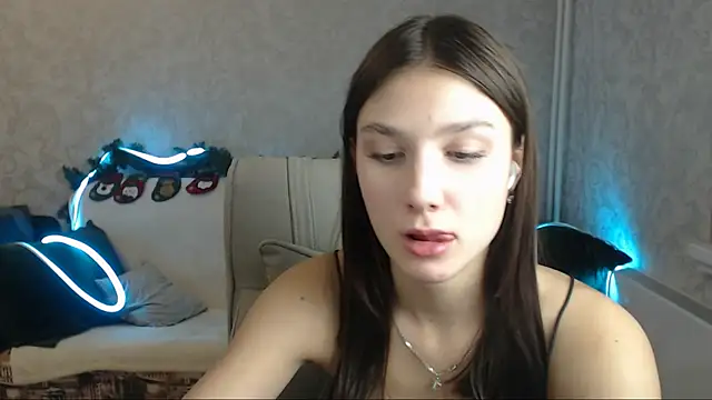 Snapshot of AnaHoney chatting on December 23, 2024, 11:14 am AnaHoney online show from December 23, 2024, 11:14 am
