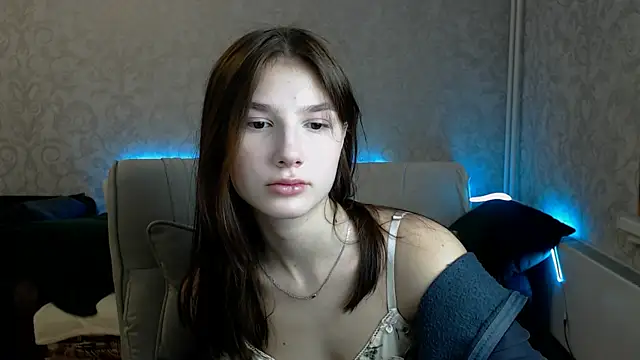 Snapshot of AnaHoney chatting on February 18, 2025, 1:10 am AnaHoney online show from February 18, 2025, 1:10 am