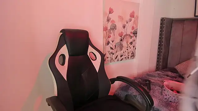 Alaia Cute online show from December 19, 2025, 3:13 am