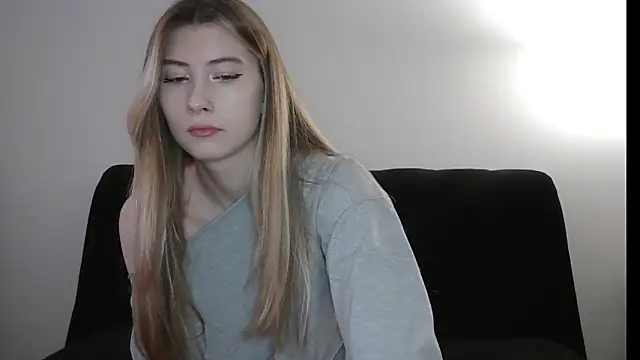 ErikaShyy online show from November 20, 2025, 10:59 am