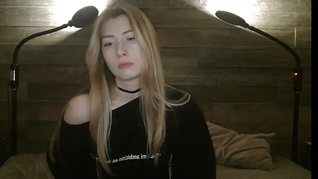 ErikaShyy online show from November 26, 2025, 10:49 am