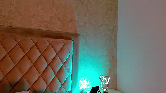 Snapshot of LiaFlowers chatting on January 22, 2025, 12:16 am LiaFlowers online show from January 22, 2025, 12:16 am