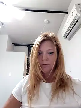 Snapshot of I_am_HER318 chatting on October 6, 2025, 1:47 am I am HER318 online show from October 6, 2025, 1:47 am