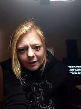 Snapshot of I_am_HER318 chatting on October 30, 2025, 9:37 pm I am HER318 online show from October 30, 2025, 9:37 pm