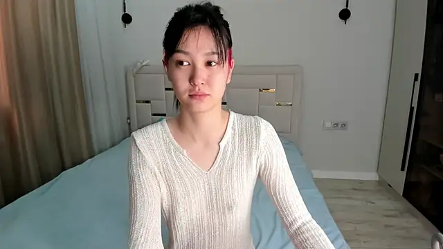 Snapshot of Lola_Peach chatting on May 24, 2026, 4:06 am Lola Peach online show from May 24, 2026, 4:06 am