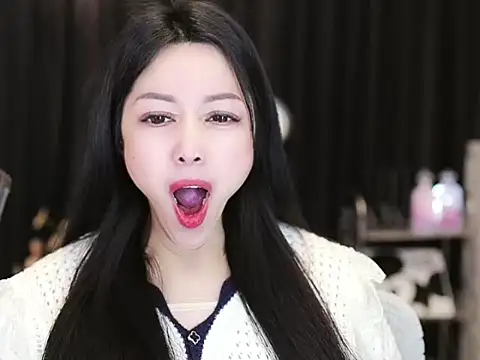 Nuyoah-77 online show from February 18, 2025, 3:21 pm