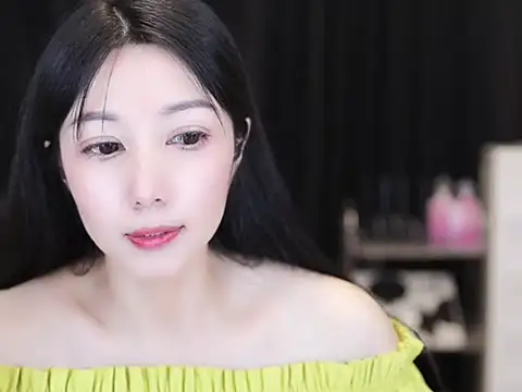 Nuyoah-77 online show from October 5, 2025, 4:05 pm