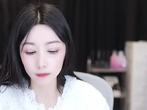 Nuyoah-77 online show from November 25, 2025, 4:07 pm