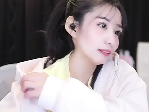 Nuyoah-77 online show from November 28, 2025, 3:36 pm