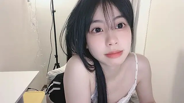 -Hottie online show from February 21, 2025, 5:42 pm