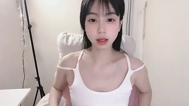 -Hottie online show from February 25, 2025, 6:42 pm