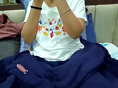 Snapshot of GoldnessAishu chatting on December 23, 2024, 8:14 pm GoldnessAishu online show from December 23, 2024, 8:14 pm