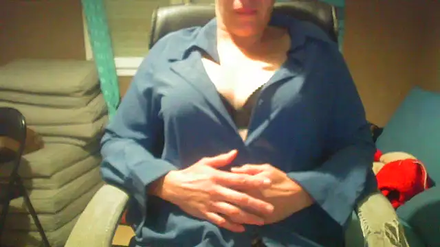 Snapshot of Raptor82 chatting on October 8, 2025, 7:44 pm Raptor82 online show from October 8, 2025, 7:44 pm