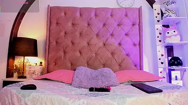 LadyAvalon online show from February 25, 2025, 7:47 pm