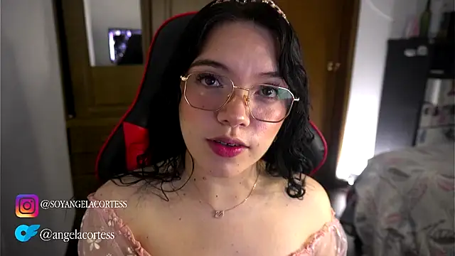 angela cortes  online show from October 27, 2025, 2:48 am
