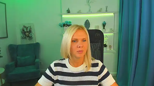 AgathaKlouin online show from September 13, 2025, 7:13 pm