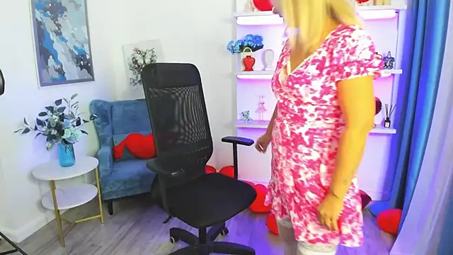 AgathaKlouin online show from February 15, 2026, 8:13 am