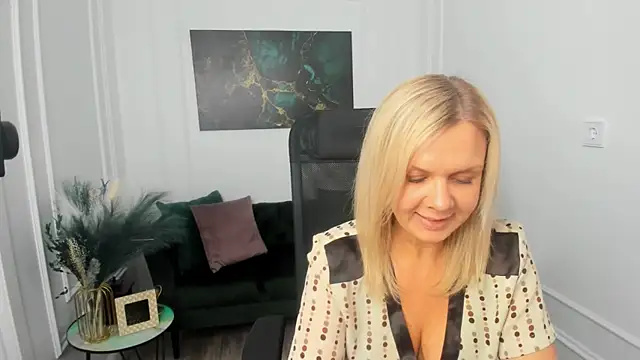 AgathaKlouin online show from March 28, 2026, 11:32 am