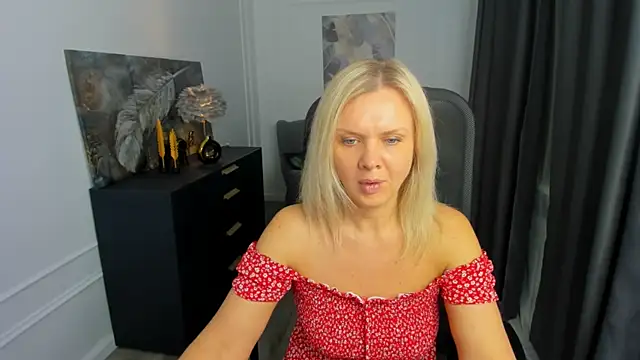 AgathaKlouin online show from March 31, 2026, 7:25 pm