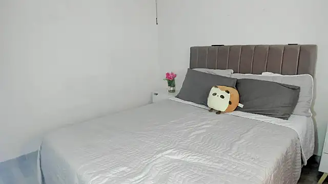 Ori valentina online show from September 19, 2025, 7:47 pm