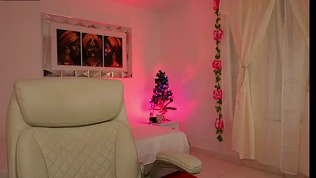 Alondrasparrow2 online show from December 24, 2024, 2:12 pm