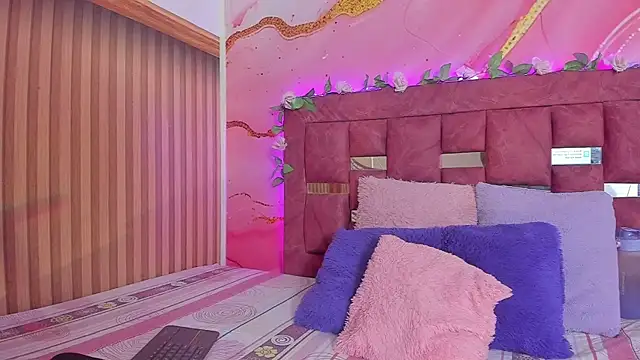 melody paris online show from November 4, 2025, 10:47 am