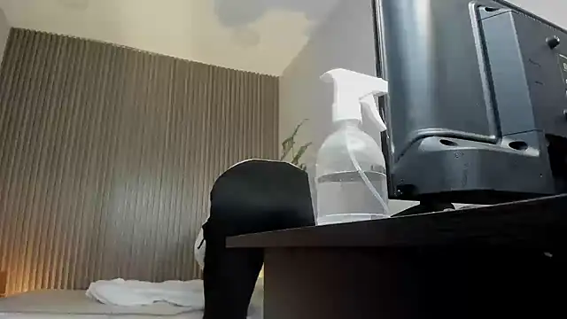 dania miller  online show from October 4, 2025, 2:48 pm