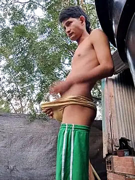 Valentinacuc online show from February 18, 2026, 11:39 am