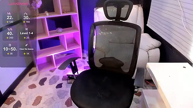 Snapshot of EmySilver chatting on December 5, 2024, 2:00 pm EmySilver online show from December 5, 2024, 2:00 pm