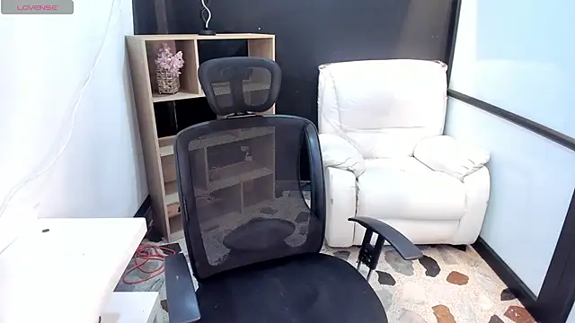 Snapshot of EmySilver chatting on February 4, 2025, 2:43 pm EmySilver online show from February 4, 2025, 2:43 pm